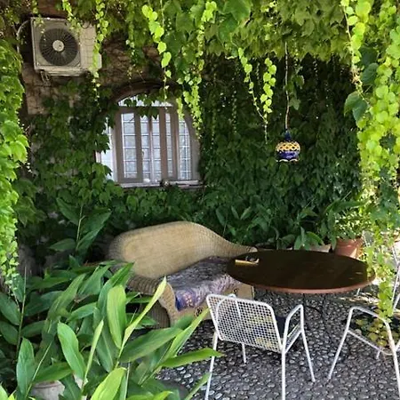 Secret Garden In Nocelle Villa *